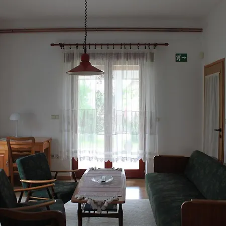 Boulevard Garden House - Free And Save Parking In The Locked Yard Gostinjska kuća 4*