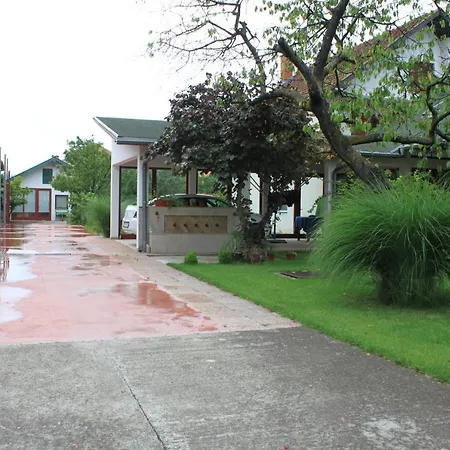 Πανσιόν Boulevard Garden House - Free And Save Parking In The Yard Τσούπρια
