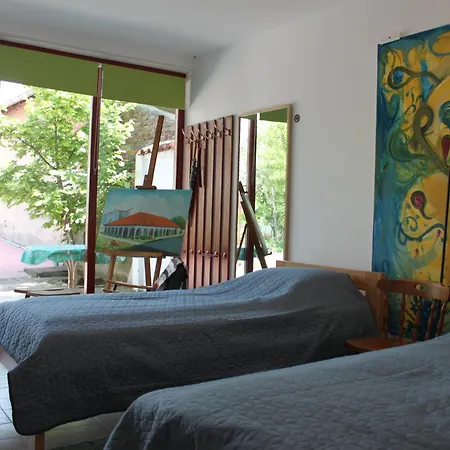 Πανσιόν Boulevard Garden House - Free And Save Parking In The Yard