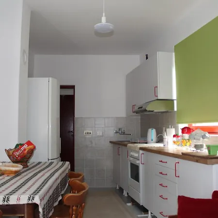 Gostinjska kuća Boulevard Garden House - Free And Save Parking In The Locked Yard 4*