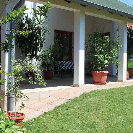 Boulevard Garden House - Free And Save Parking In The Yard Τσούπρια