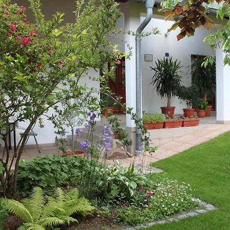Πανσιόν Boulevard Garden House - Free And Save Parking In The Yard Τσούπρια