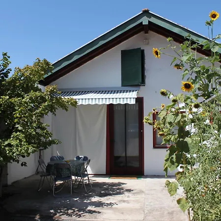 Πανσιόν Boulevard Garden House - Free And Save Parking In The Yard 2*